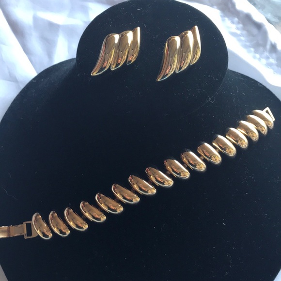Vintage Napier Gold Bracelet & matching Earrings - Picture 1 of 1